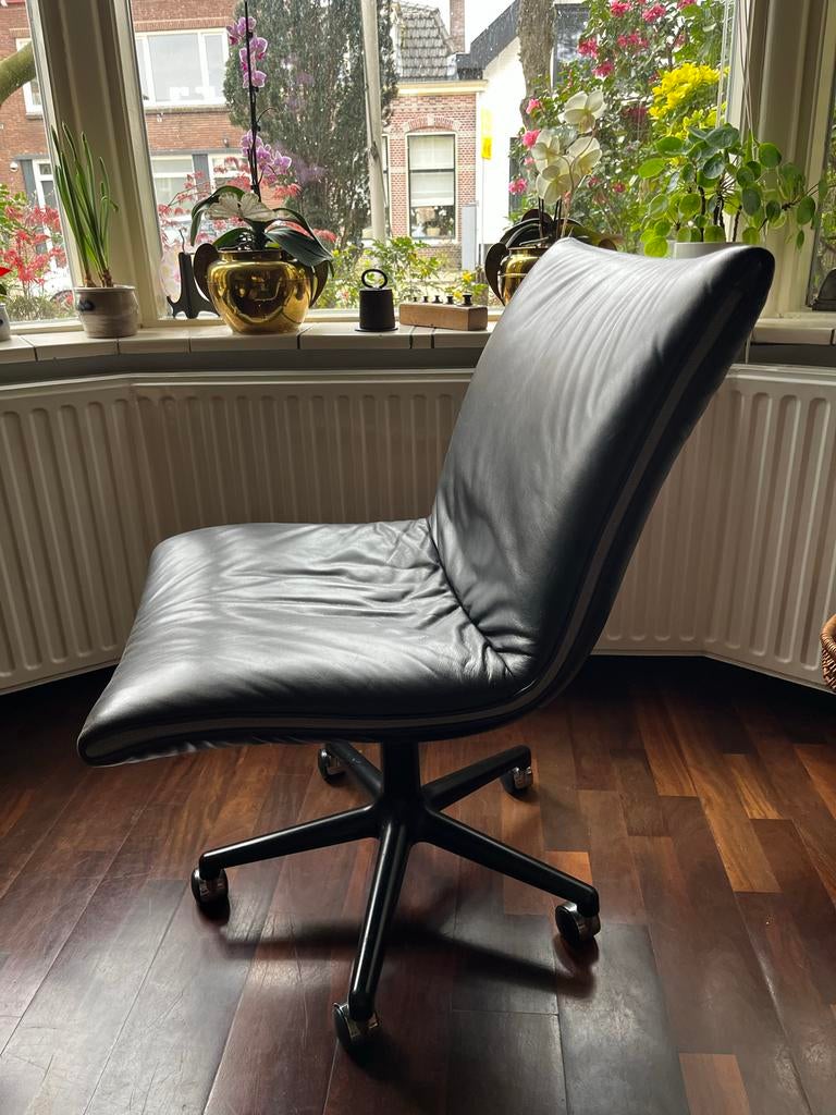 Artifort design stoel zwart leer, Ophalen, Gebruikt, Zwart, Leer