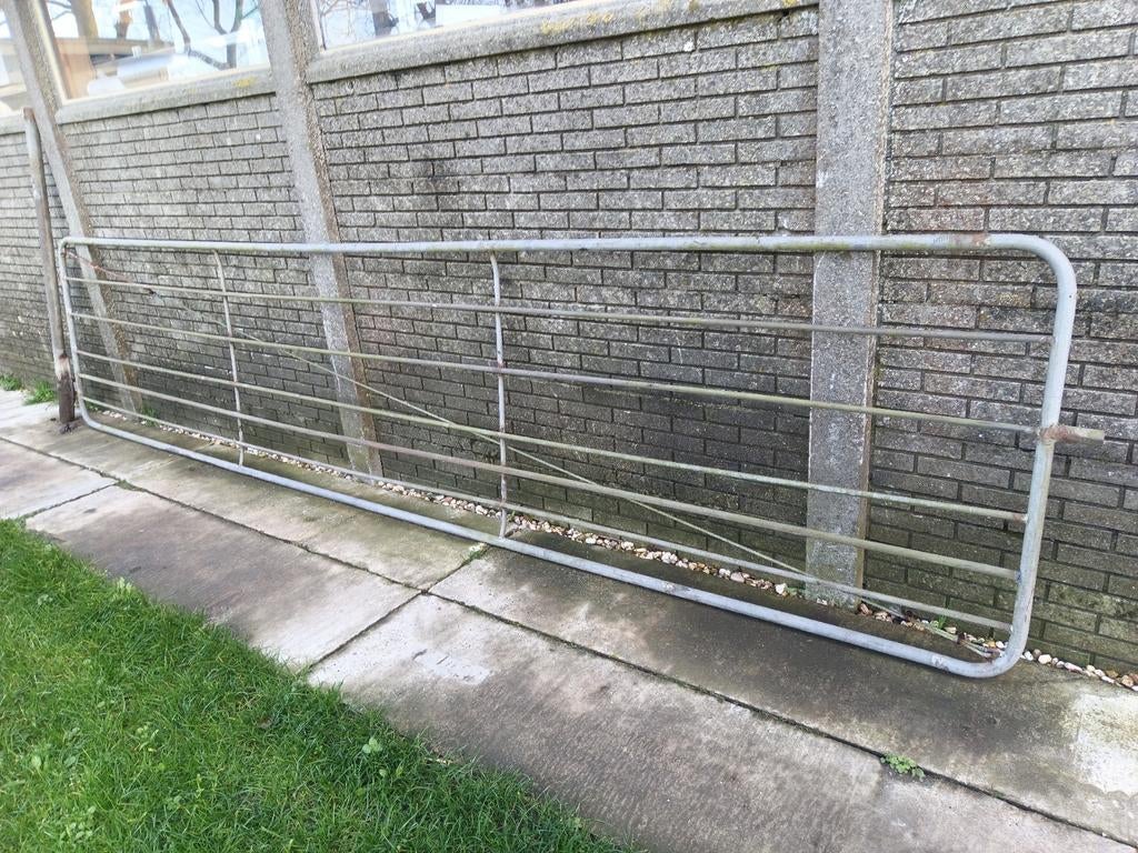 Robuust boerenhek van ijzer met paal, Tuin en Terras, Ophalen, Met poort, Gebruikt, Overige typen