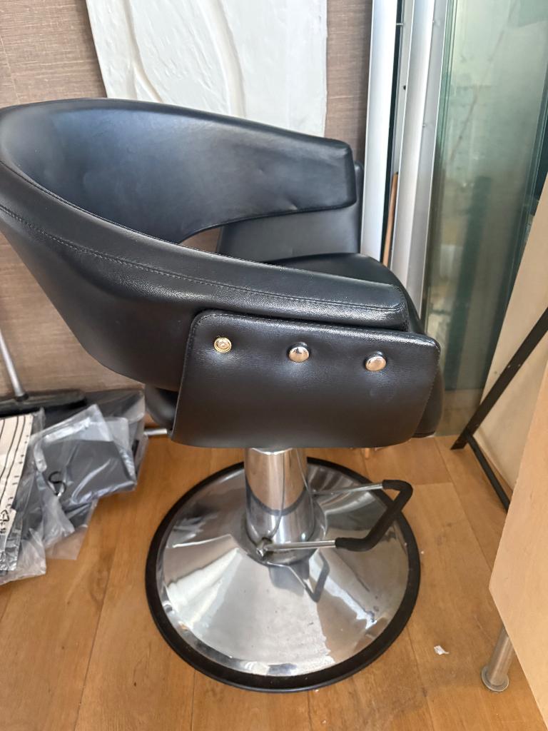 Stoel voor kapper, Ophalen, Kunststof, Twee, Zwart