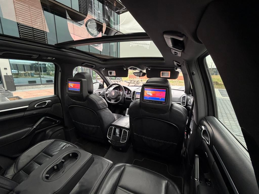 BLACK Porsche Cayenne 3.0 D V6 240PK+ TV’s-2xPano-21”4x4 SUV, Auto's, Automaat, Cayenne, Zwart, 2500 kg