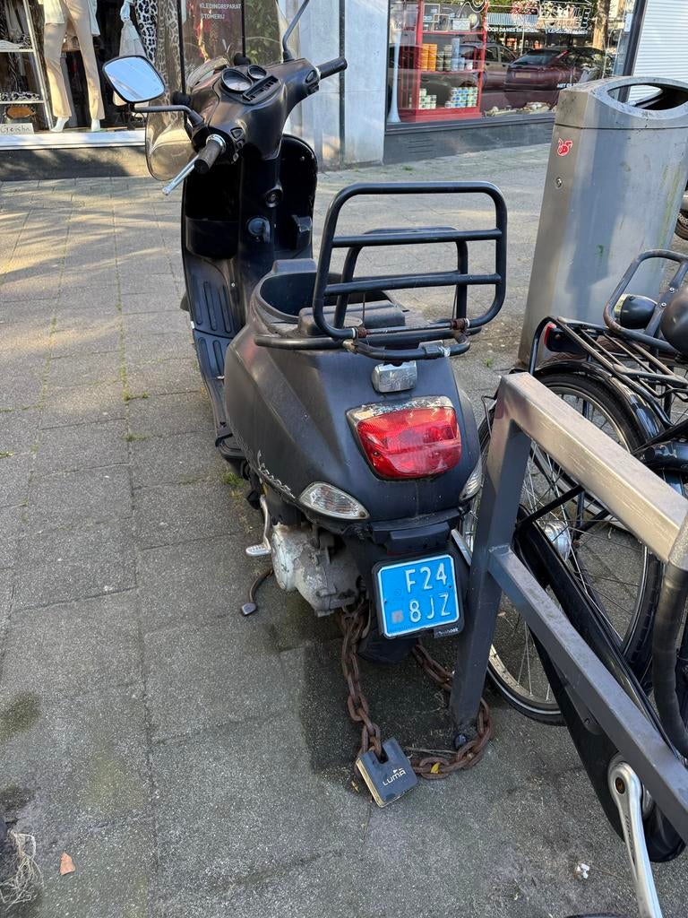 Vespa scooter 2012, Fietsen en Brommers, Ophalen, Gebruikt, Benzine, Overige modellen