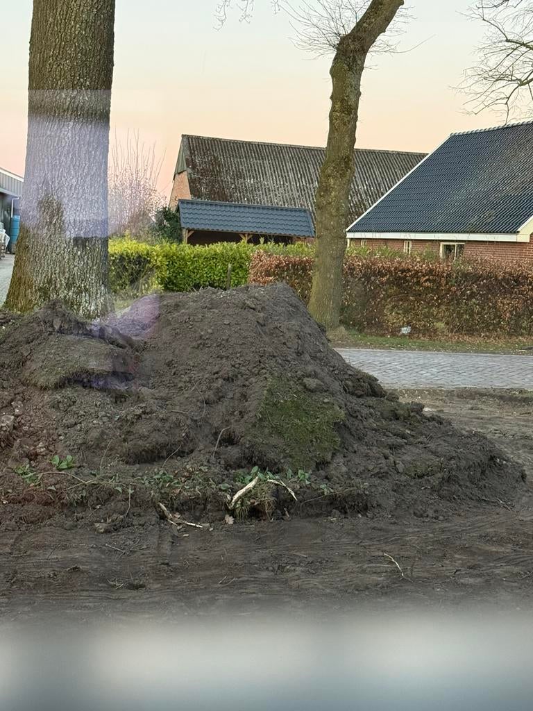 Gratis zwart zand, 6 x volle kar, Ophalen of Verzenden, Tuinaarde