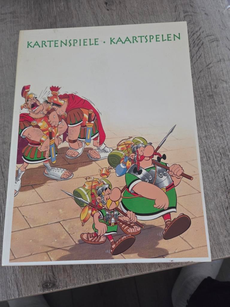Asterix Kaartspelen Boek - Duits/Nederlands, Hobby en Vrije tijd, Gezelschapsspellen | Kaartspellen, Ophalen of Verzenden, Gebruikt