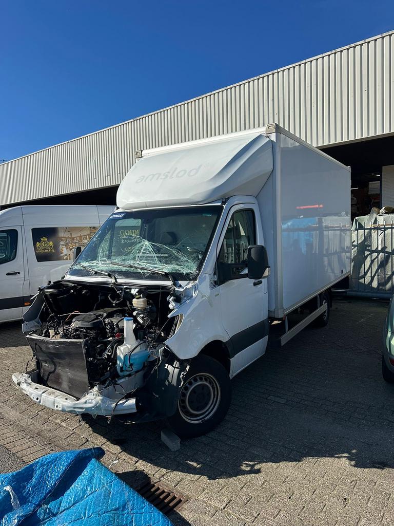 Mercedes-Benz Sprinter 2023 Wit bakwagen met voor kant schad, Auto's, Automaat, 2436 kg, Wit, Bedrijf