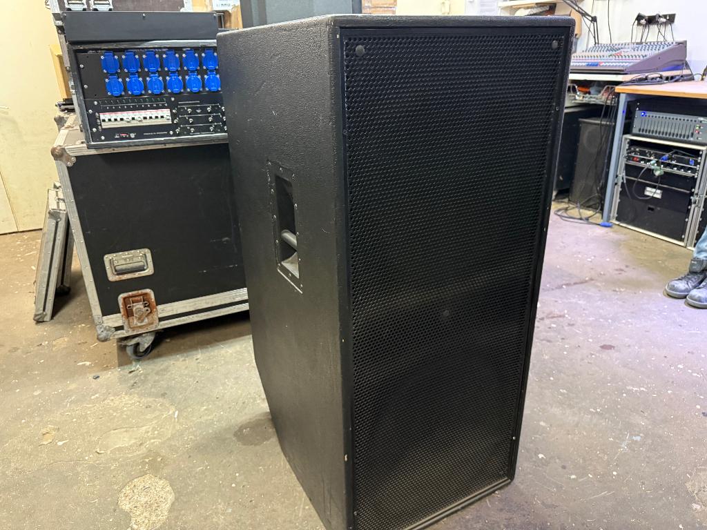 JBL 2241HPL Subwoofer speaker dubbel 18inch (6 beschikbaar), Gebruikt, JBL, Ophalen of Verzenden, 120 watt of meer