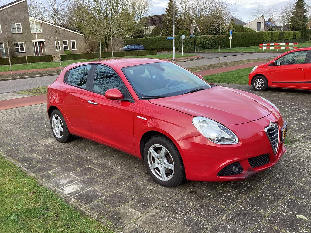 Alfa Romeo Giulietta 1.4 Turbo Multi AIR 2010 Rood, Auto's, Alfa Romeo, Voorwielaandrijving, Euro 5, Stof, Zwart