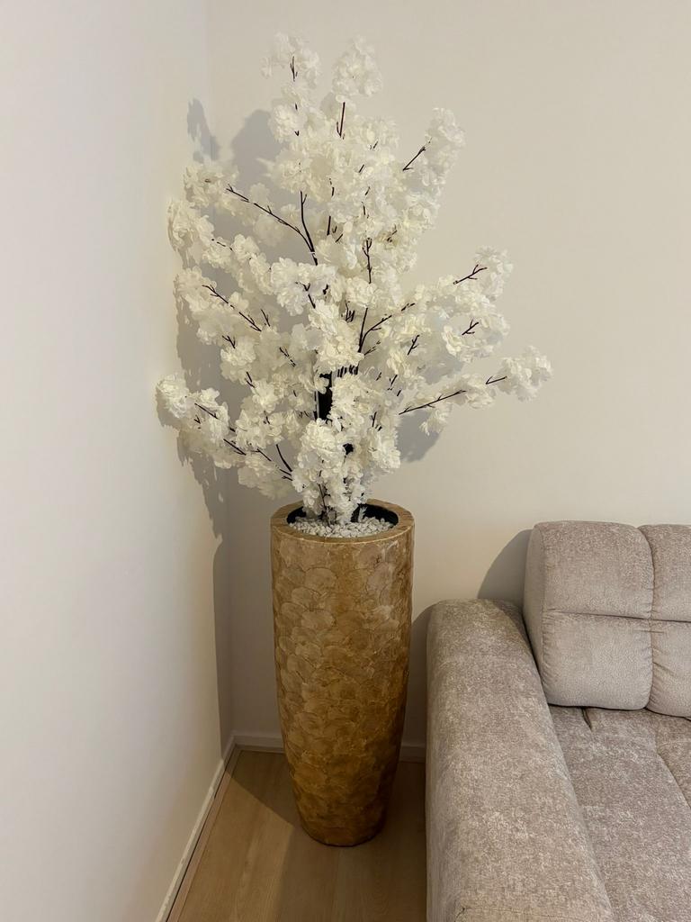 Schelpenvazen met bloesemboom, Huis en Inrichting, Woonaccessoires | Vazen, Ophalen of Verzenden, Wit, Aardewerk of Porselein