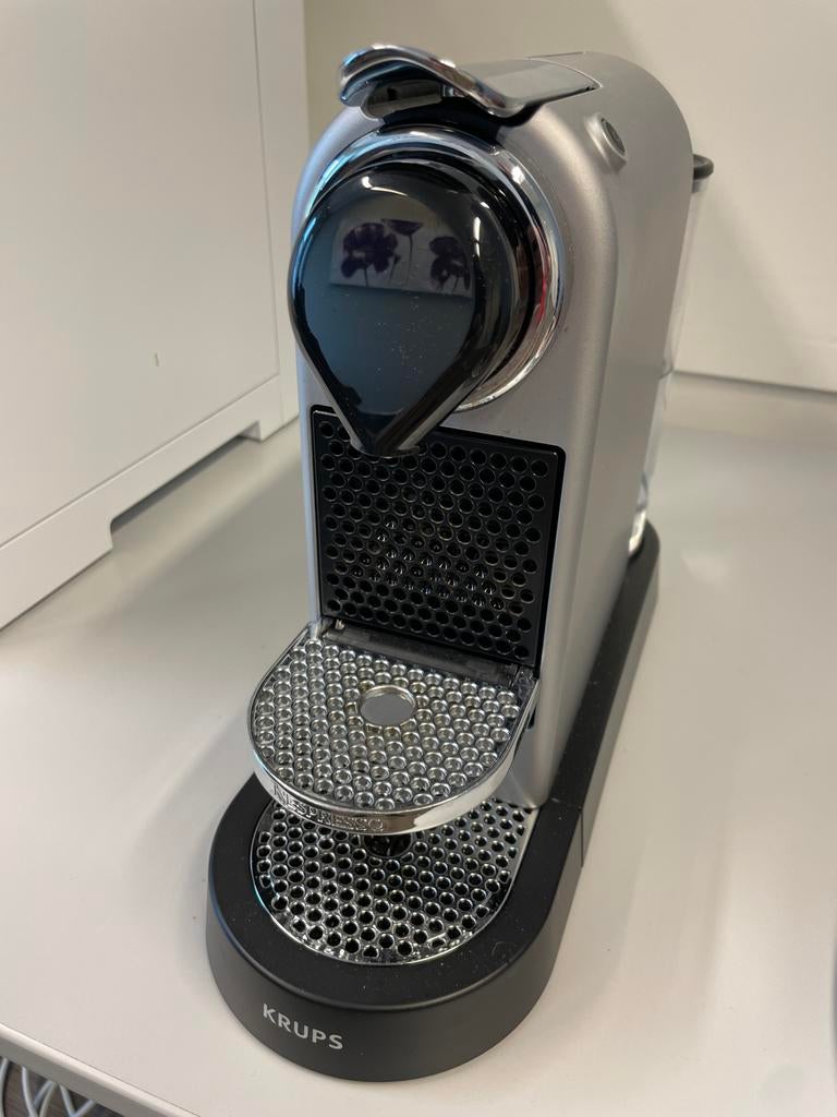 Krups Nespresso machine, Witgoed en Apparatuur, Koffiezetapparaten, Koffiemachine, Ophalen of Verzenden, Zo goed als nieuw, Koffiepads en cups