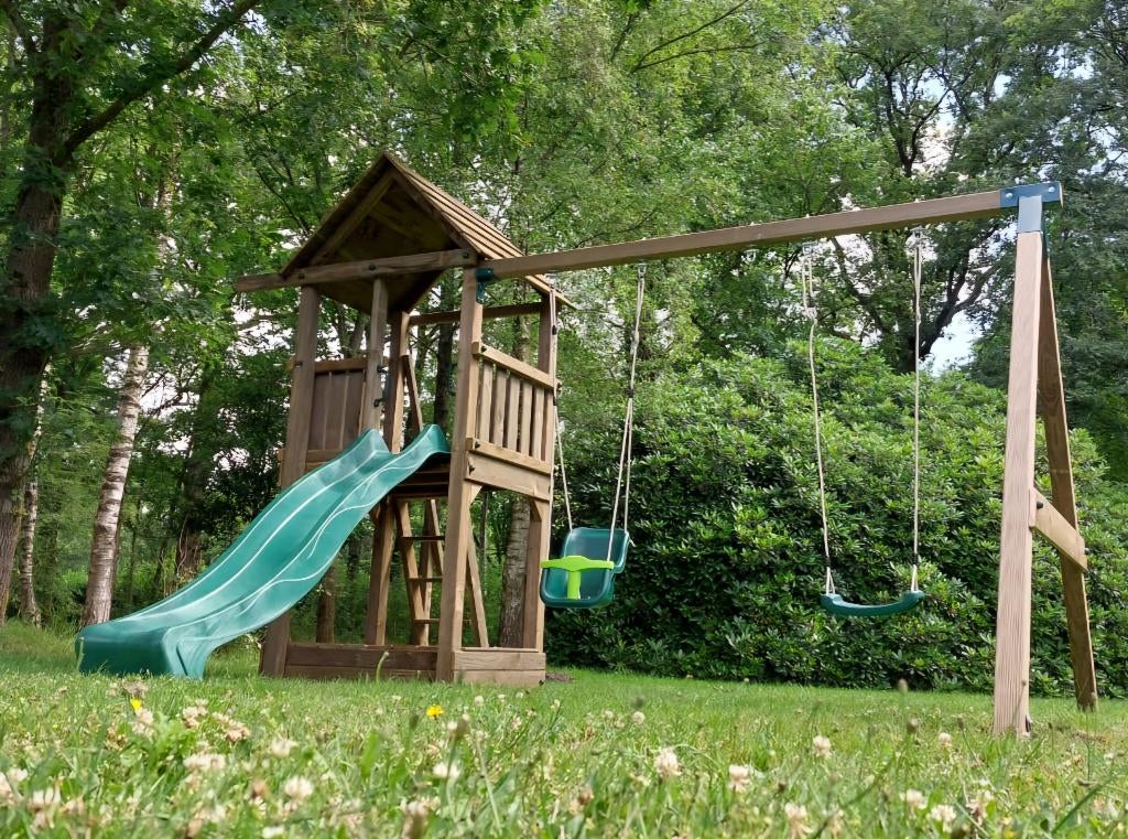 speeltoren SCHOOLHUIS klimtoren speelhuis speeltoestel