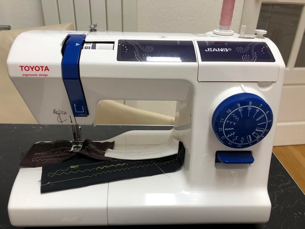 Te koop Toyota jeans naaimachine, Ophalen of Verzenden, Zo goed als nieuw, Naaimachine, Overige merken