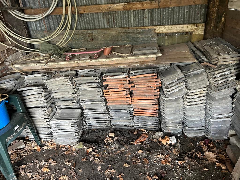 Gebruikte dakpannen (ruim 1100 stuks), Doe-het-zelf en Verbouw, Dakpannen en Dakbedekking, Ophalen, Gebruikt, Steen of Klei, Zwart
