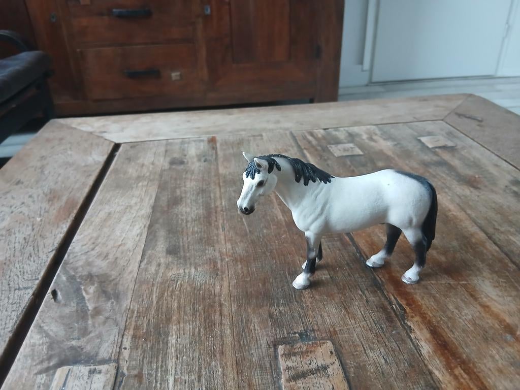 Schleich wit paard met zwarte manen en staart, Ophalen of Verzenden, Zo goed als nieuw, Jongen of Meisje