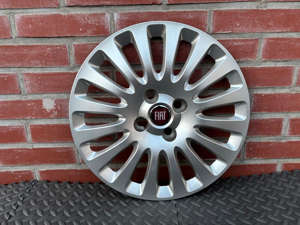 1 originele Fiat Punto Evo wieldop 15 inch, Ophalen of Verzenden, Gebruikt