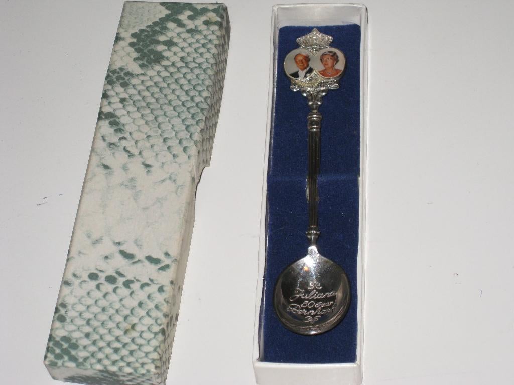 verzilverd lepeltje met Bernhard en Juliana 50 jaar, Verzamelen, Ophalen, Zo goed als nieuw, Kaart, Foto of Prent