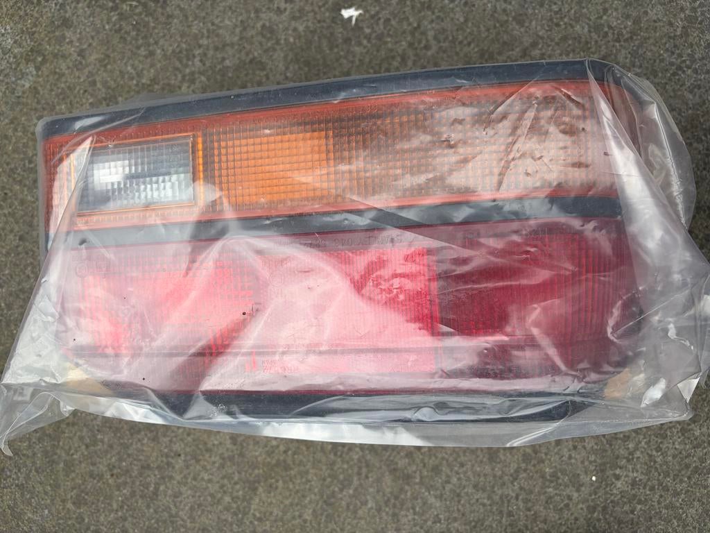 Nieuw achterlicht Mazda 323 - Onderdeelnummer: 8BBB-51-160B, Auto-onderdelen, Verlichting, Ophalen of Verzenden, Nieuw, Mazda