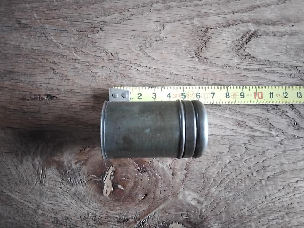 Heel mooi klein metalen peper strooi busje, Ophalen of Verzenden