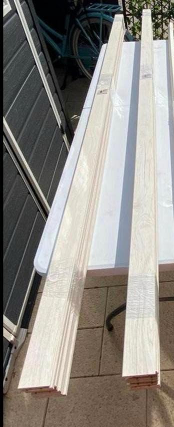 Nieuw decomode wit eiken mdf laminaat plinten 240, Ophalen, Nieuw, Mdf, 200 tot 250 cm