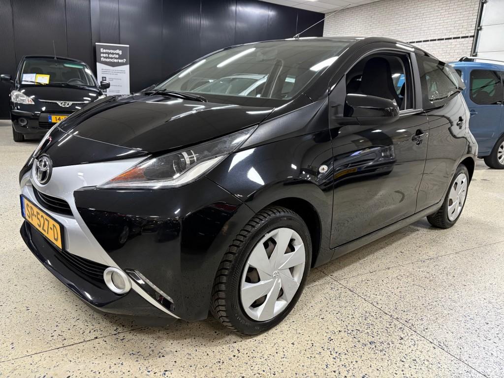 Toyota AYGO 1.0 VVT-I X-PLAY Navigatie Airco Camera Apple ca, Auto's, Voorwielaandrijving, Gebruikt, Met garantie (alle), 4 stoelen