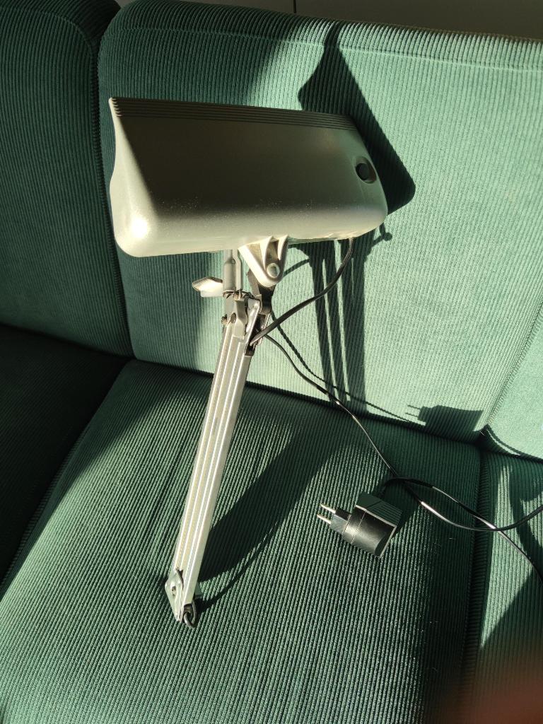 Tafellamp met scharnier. SPOTPRIJS!, 50 tot 75 cm, Ophalen of Verzenden, Zo goed als nieuw, Metaal