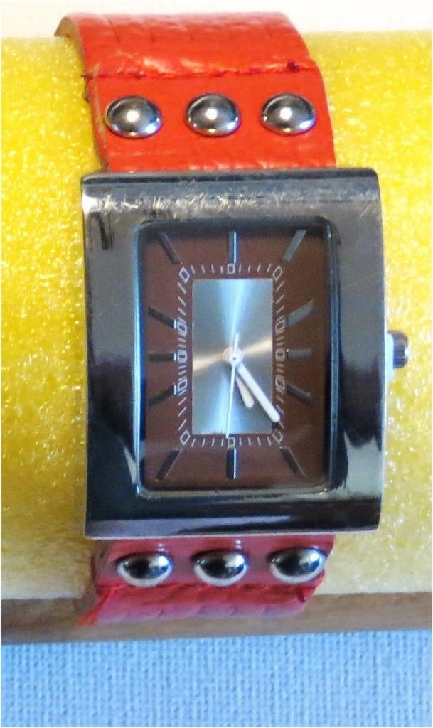 3 leuke horloge's met studs rood  geel en blauw pu leder, Sieraden, Tassen en Uiterlijk, Horloges | Dames, Nieuw, Polshorloge