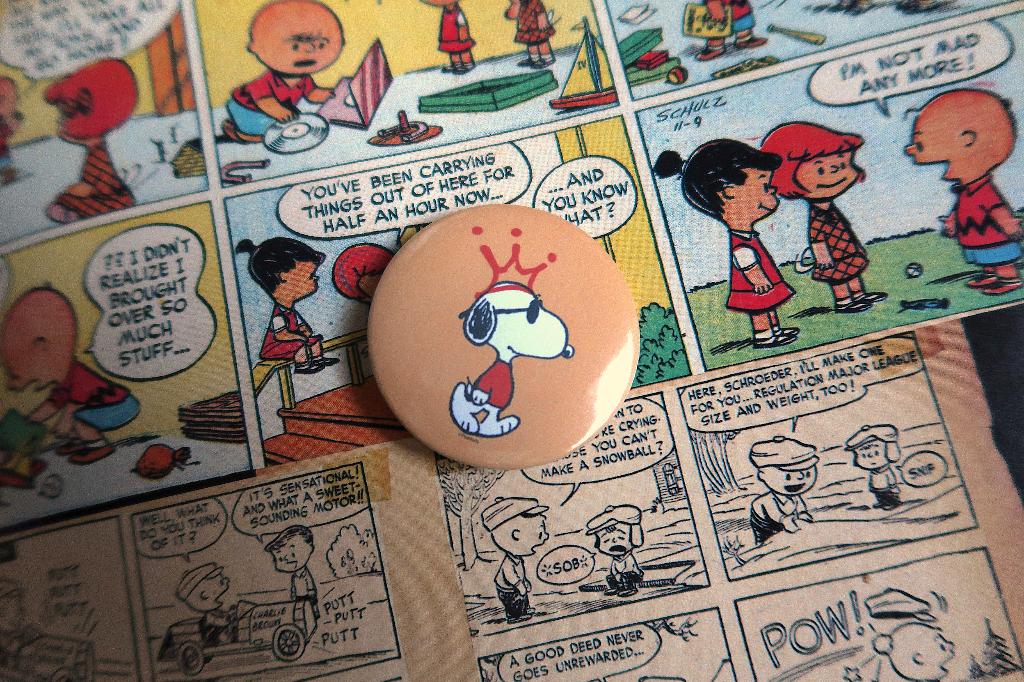 Snoopy Peanuts Comics 44MM Button Pin Broche, Verzenden, Snoopy, Nieuw, Overige typen