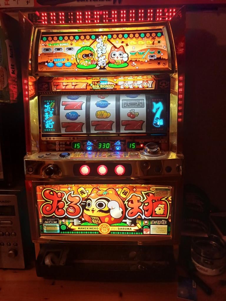 Te koop of te ruil tegen andere pashilo of pashinko kast, Overige munten, Ophalen, Gebruikt, Met sleutels