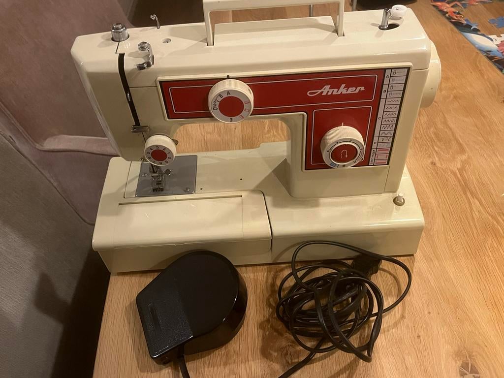 Anker Naaimachine amper gebruikt in zeer goede staat, Hobby en Vrije tijd, Naaimachines en Toebehoren, Ophalen, Zo goed als nieuw