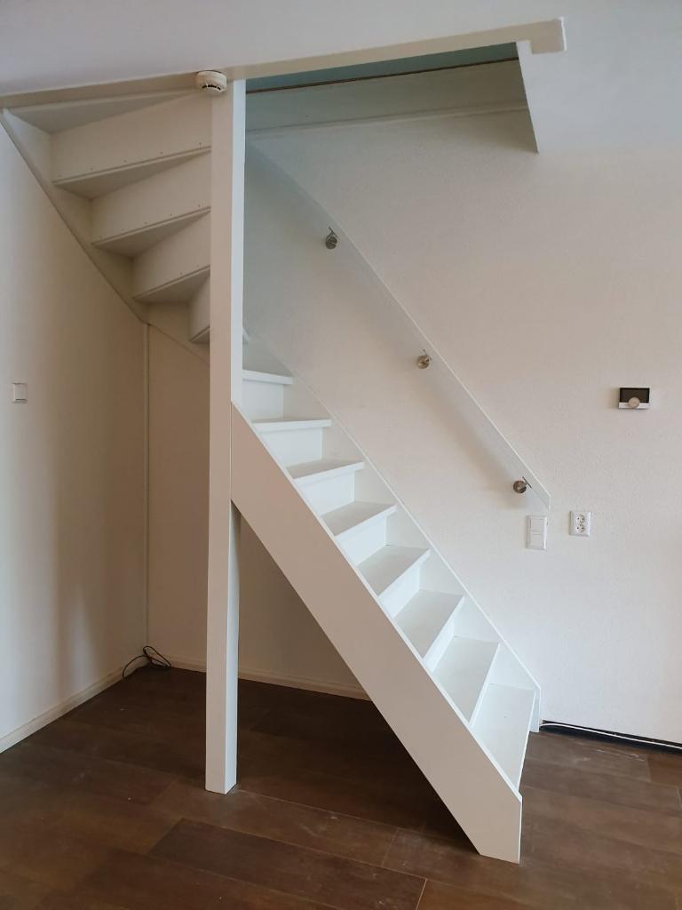 TRAP OP MAAT BINNEN 1 WEEK GELEVERD maat trap vaste trappen, Doe-het-zelf en Verbouw, Ophalen of Verzenden, Nieuw, Trap, 2 tot 4 meter