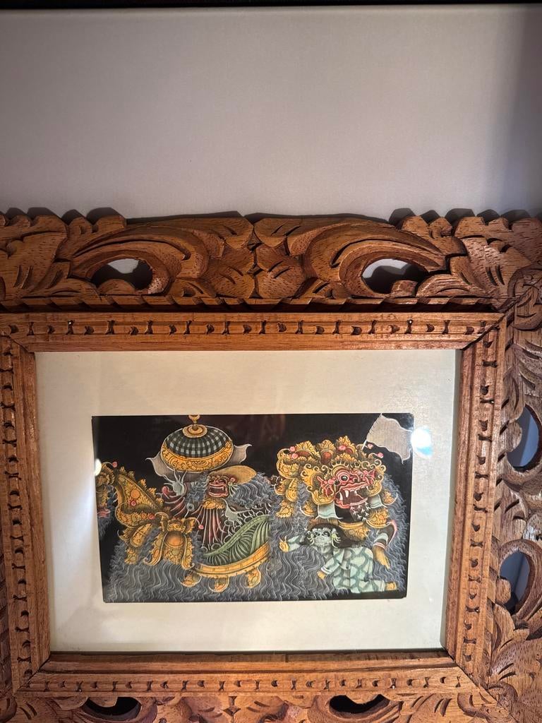 Balinees schilderij Barong in houten lijst, Antiek en Kunst, Ophalen of Verzenden
