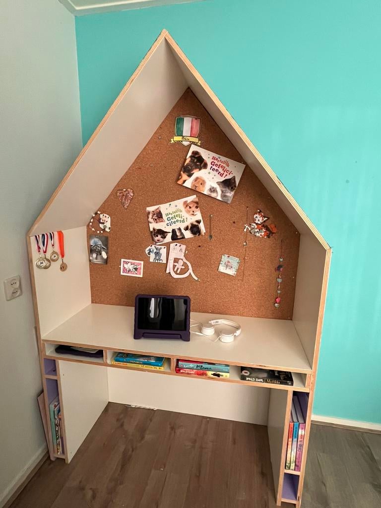 Bureau “huisje”, Ophalen, Gebruikt, Bureau