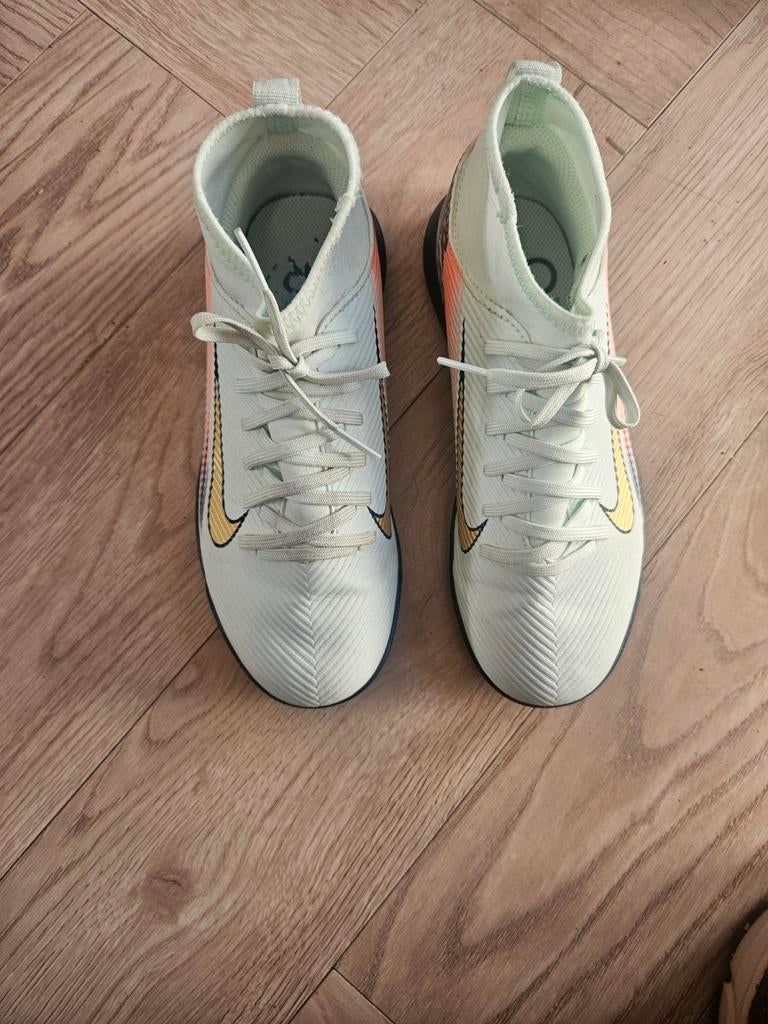 Voetbalschoenen nike CR7 kunstgras, Maat XS of kleiner, Schoenen, Ophalen of Verzenden, Zo goed als nieuw
