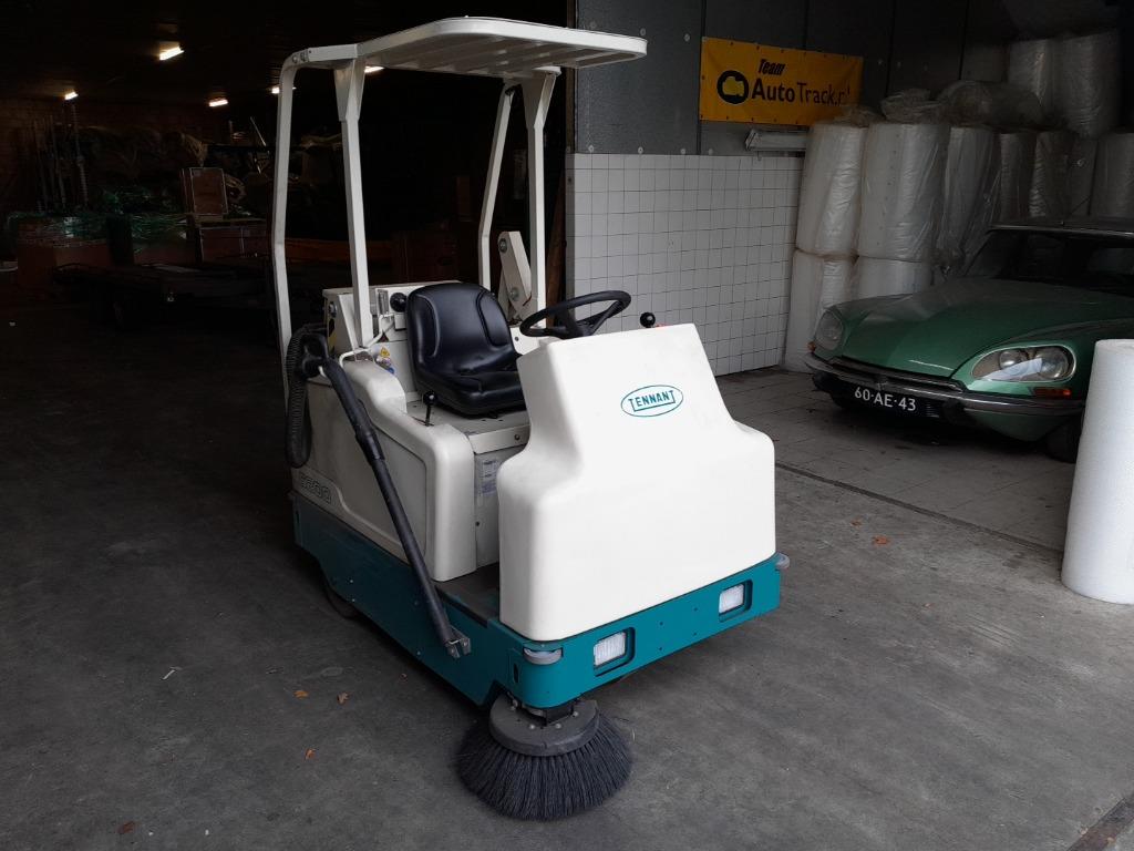 Tennant 6200 veegmachine. 349 UUR, ZO GOED ALS NIEUW., Ophalen of Verzenden, Zo goed als nieuw, Tennant