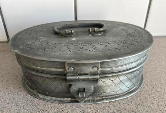 Prachtig ijzeren kistje mooi bewerkt, Huis en Inrichting, Woonaccessoires | Kisten, Ophalen of Verzenden, 50 tot 100 cm, Minder dan 50 cm