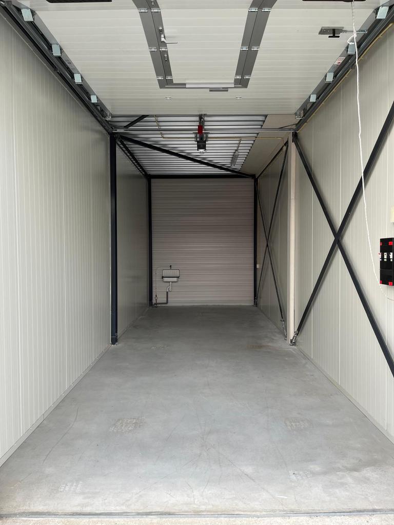 Garage box / werkplaats / opslag van 32m2 in Amsterdam, Zakelijke goederen, Bedrijfs Onroerend goed, Bedrijfsruimte