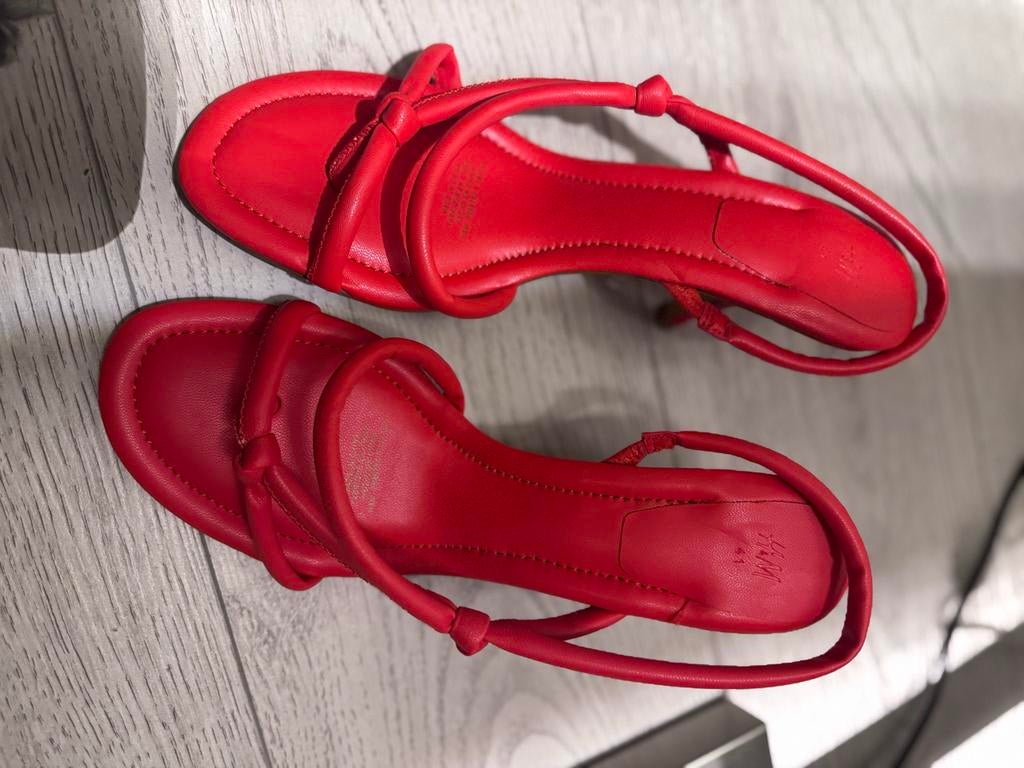 Rode H&M Sandalen - Maat 41, Ophalen of Verzenden, Zo goed als nieuw, Rood, Sandalen of Muiltjes