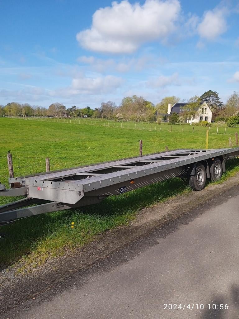 Te huur autoambulance en een minigraver (kraantje), Ophalen