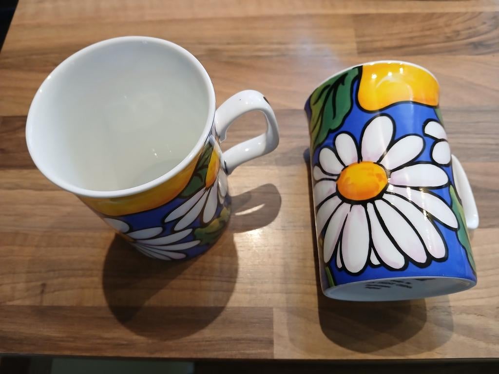 Mooie fleurige mokken, 2 stuks., Huis en Inrichting, Keuken | Servies, Ophalen, Nieuw, Overige stijlen, Kop(pen) en/of Schotel(s)