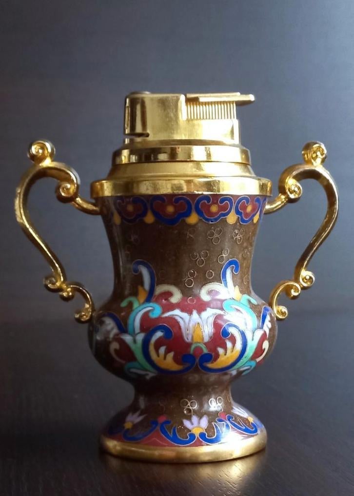 Amfora-vormige cloisonné aansteker"Aansteker cloisonné, Antiek en Kunst, Kunst | Designobjecten, Ophalen of Verzenden