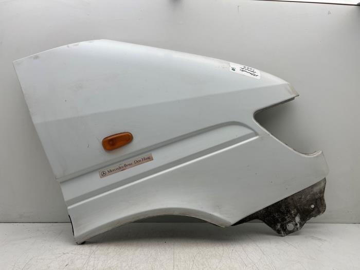 Scherm rechts-voor van een Mercedes Sprinter, Gebruikt, -, -, Ophalen of Verzenden