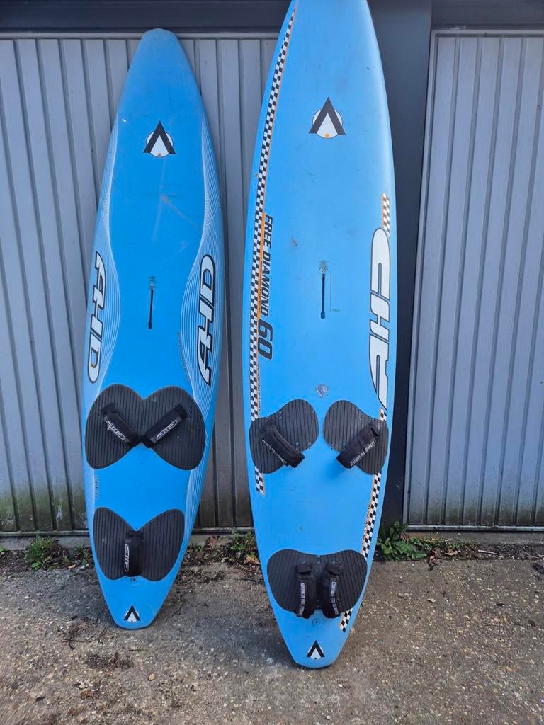 2 x Windsurfplanken AHD - Free Diamond 60, 250 tot 300 cm, Gebruikt, Ophalen of Verzenden, Met vin(nen)