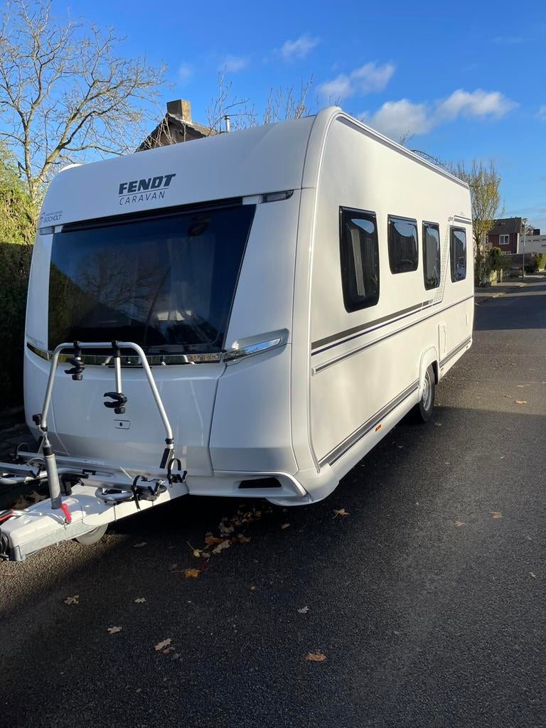 Aangeboden Fendt Apero 495 in nieuwstaat met veel extra’s, Treinzit, Particulier, Lengtebed, Schokbreker