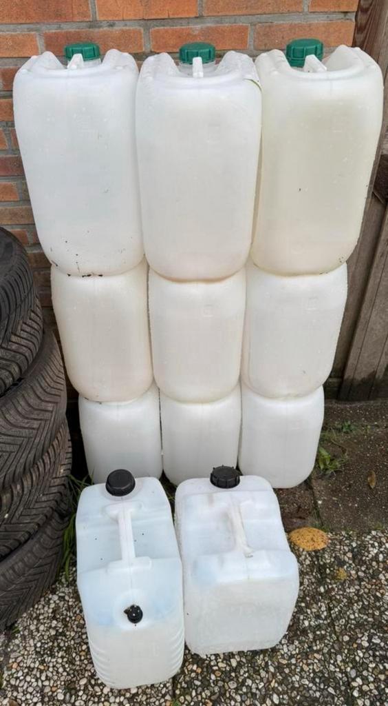 20 en 25 liter jerrycans meerdere beschikbaar jerriecan, Minder dan 75 liter, Ophalen, Zo goed als nieuw
