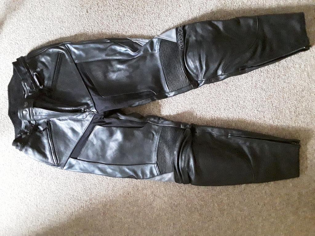Zwart lederen motorbroek merk MQP Dynamic maat 40., Motoren, Kleding | Motorkleding, Ophalen of Verzenden, Tweedehands, Broek | leer
