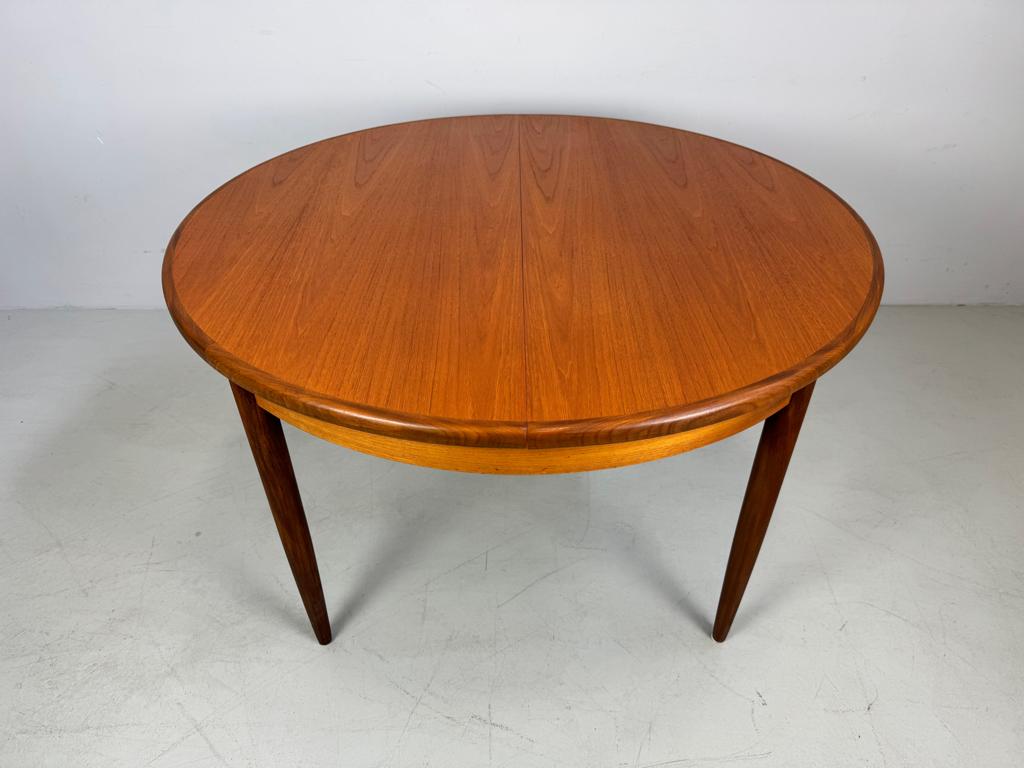 Vintage ronde tafel G-Plan., Ophalen of Verzenden, Zo goed als nieuw, Rechthoekig, 100 tot 150 cm