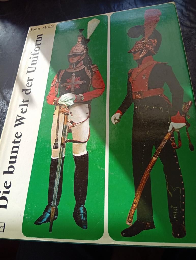 Die Bunte Welt der uniform uit 1972, 235 bladzijden!, Ophalen of Verzenden, Tweede Wereldoorlog, Zo goed als nieuw