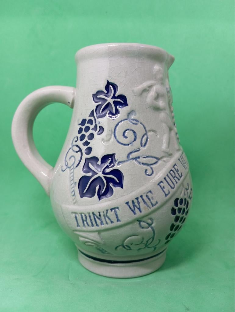 Vintage Aardewerken Wijnkan met Druivenmotief, Antiek en Kunst, Antiek | Keramiek en Aardewerk, Ophalen of Verzenden