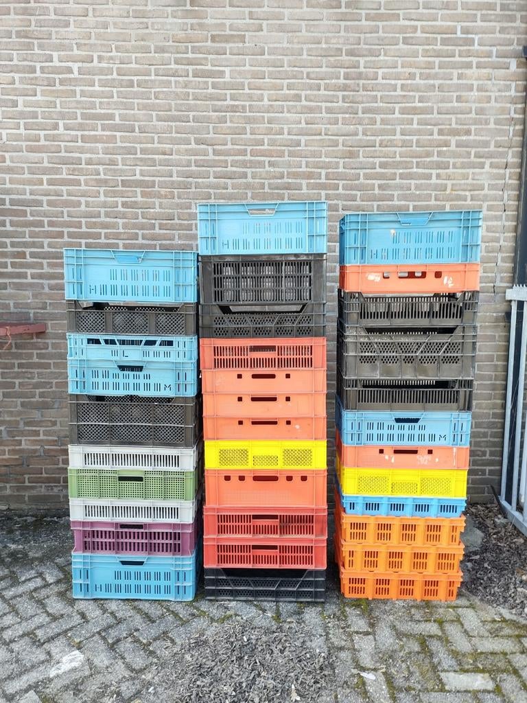 Partij 37 kunststof kratten 40 x 60 cm 3 brobans 2 trolleys, Doe-het-zelf en Verbouw, Kratten en Dozen, Ophalen, Gebruikt, 40 tot 60 cm