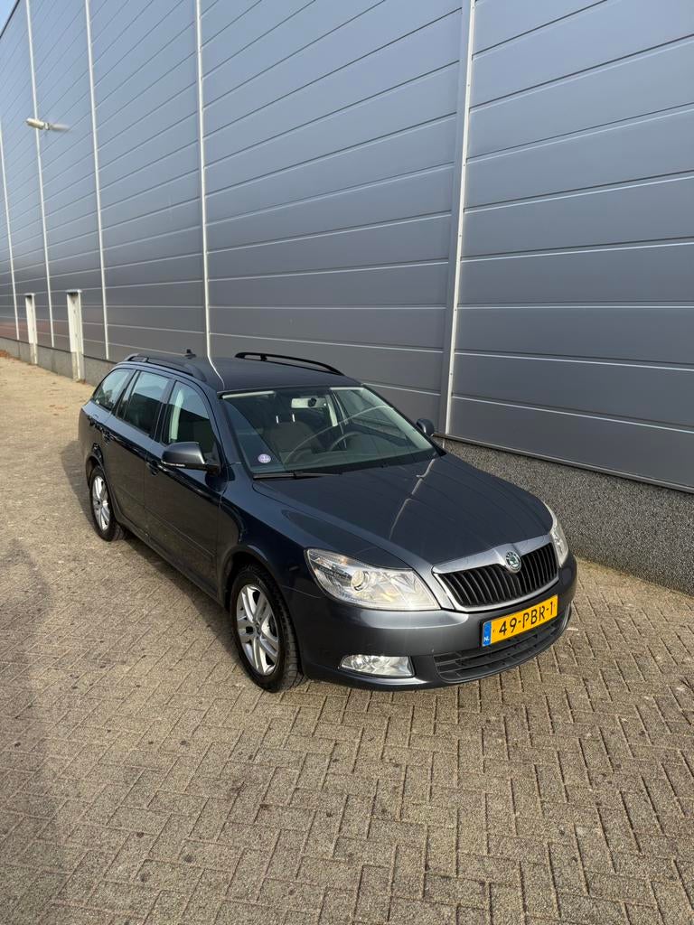 Skoda Octavia 1.2 TSI Combi 2011 Grijs, Auto's, Voorwielaandrijving, 4 cilinders, Origineel Nederlands, 600 kg