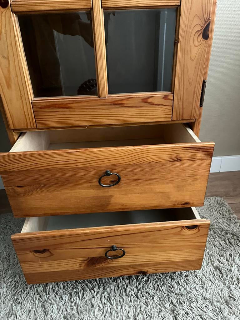 Grenen vitrinekastje met lades, Ophalen, Gebruikt, 100 tot 150 cm, 50 tot 100 cm