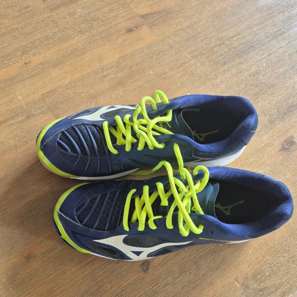Korfbal/hockey schoenen, Sport en Fitness, Ophalen, Zo goed als nieuw, Schoenen